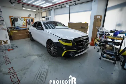 벤츠 E클래스 E63 AMG 전체 랩핑 재시공, 에이버리 유광화이트에서 유광 화이트펄로 체인지업! by 부천랩핑 전문 프로젝트R / 부천 원미구 상동