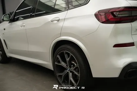 BMW X5 45e 전체 랩핑, 비닐프로그 사틴 펄 화이트 시공 부천 약대동 프로젝트알 / 부천 원미구 상동