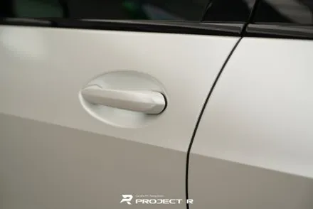 BMW X5 45e 전체 랩핑, 비닐프로그 사틴 펄 화이트 시공 부천 약대동 프로젝트알 / 부천 원미구 상동