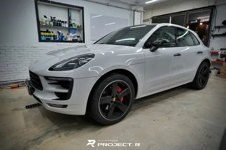 포르쉐 마칸 GTS 전체랩핑, 에이버리 유광 그레이 크레용 랩핑 시공, 부천 프로젝트R / 부천 원미구 상동