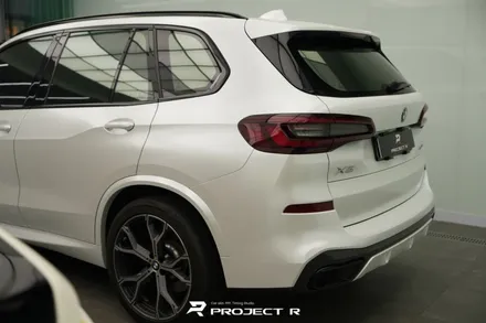 BMW X5 45e 전체 랩핑, 비닐프로그 사틴 펄 화이트 시공 부천 약대동 프로젝트알 / 부천 원미구 상동