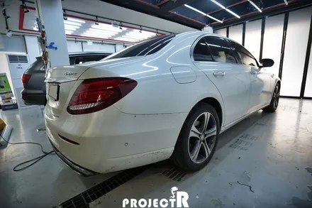 벤츠 E클래스 E300 전체 랩핑, 3M1080 유광 화이트 골드 스파클 by 자동차래핑 전문 프로젝트R / 부천 원미구 상동