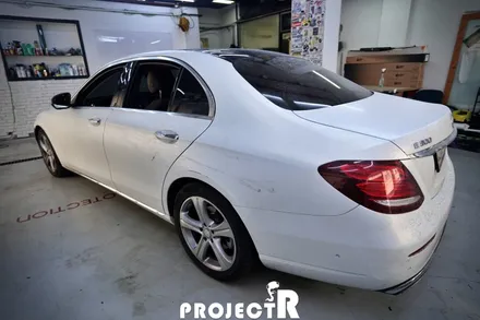벤츠 E클래스 E300 전체랩핑, 에이버리 사틴 화이트 자동차 래핑 재시공기 by 프로젝트알 / 부천 원미구 상동