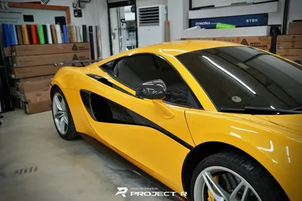 맥라렌 570s 에이버리 유광 화이트 전체 랩핑, 스텍 다이노 플렉스 윈드쉴드 시공 / 부천 프로젝트R / 부천 원미구 상동