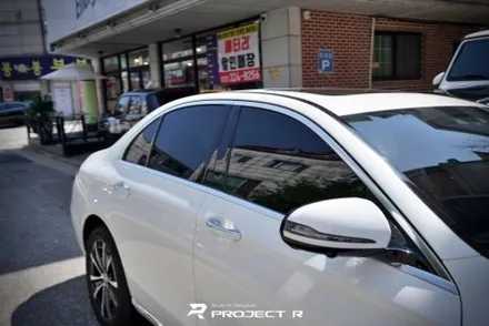 벤츠 E클래스 E300 글라스틴스 선셋 썬팅, 울트라핏 블랙PPF 루프스킨 시공 in 프로젝트알 / 부천 원미구 상동