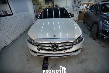 벤츠 E클래스 E300 전체 랩핑, 3M1080 유광 화이트 골드 스파클 by 자동차래핑 전문 프로젝트R / 부천 원미구 상동