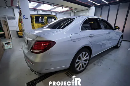 벤츠 E클래스 E220d 전체랩핑, 에이버리 사틴블랙 자동차 래핑 시공기 by 인천 프로젝트알 / 부천 원미구 상동