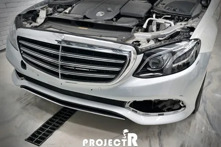 벤츠 E클래스 E220d 에이버리 유광 화이트펄 앞범퍼 부분 랩핑 재시공기 by 프로젝트알 / 부천 원미구 상동