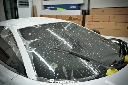 맥라렌 570s 에이버리 유광 화이트 전체 랩핑, 스텍 다이노 플렉스 윈드쉴드 시공 / 부천 프로젝트R / 부천 원미구 상동