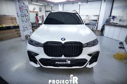 BMW X7 에이버리 사틴 화이트펄 전체 랩핑 및 크롬 죽이기 부분 랩핑 시공기 by 부천 프로젝트R / 부천 원미구 상동