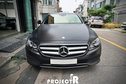 벤츠 E클래스 E220d 에이버리 사틴블랙 전체랩핑 및 블락포디 샴페인골드 열차단 썬팅(윈도틴팅) 시공기 by 프로젝트알 / 부천 원미구 상동