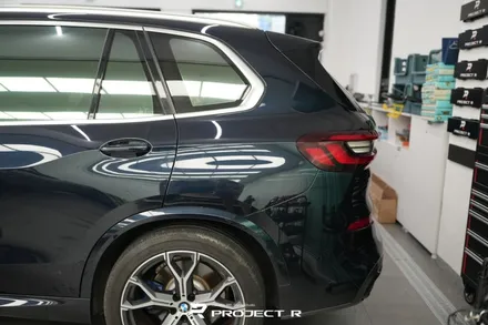BMW X5 45e 전체 랩핑, 비닐프로그 사틴 펄 화이트 시공 부천 약대동 프로젝트알 / 부천 원미구 상동