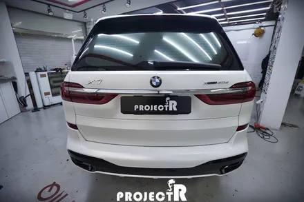 BMW X7 에이버리 사틴 화이트펄 전체 랩핑 및 크롬 죽이기 부분 랩핑 시공기 by 부천 프로젝트R / 부천 원미구 상동