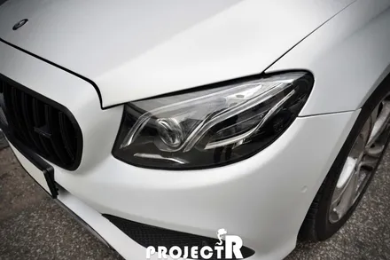 벤츠 E클래스 E300 전체랩핑, 에이버리 사틴 화이트 자동차 래핑 재시공기 by 프로젝트알 / 부천 원미구 상동