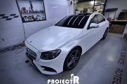 벤츠 E클래스 E300 에이버리 사틴 화이트펄 전체 랩핑, 부천 자동차래핑 프로젝트R / 부천 원미구 상동