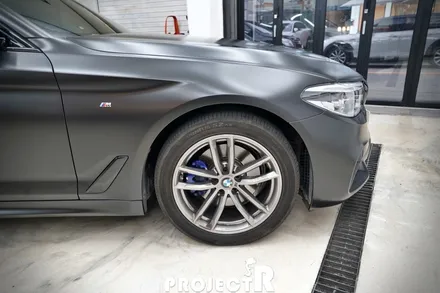 BMW 5시리즈 520d 에이버리 사틴블랙 전체랩핑, 인천 부천 랩핑 잘하는곳 프로젝트알 / 부천 원미구 상동