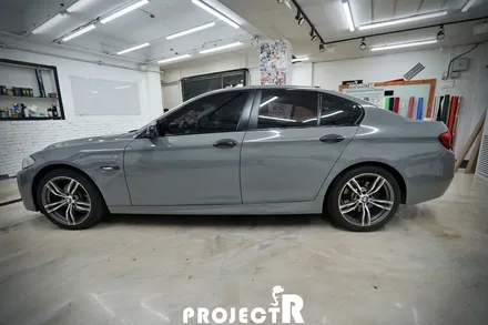 BMW 5시리즈 전체 랩핑, 에이버리 락그레이 자동차 래핑 by 부천 랩핑 전문 프로젝트R / 부천 원미구 상동