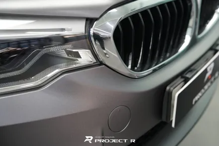 BMW 5시리즈 부분 랩핑, 앞범퍼 사고 3M 사틴 다크그레이 재시공, 부천랩핑 프로젝트알 / 부천 원미구 상동