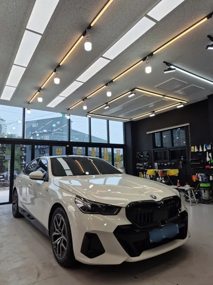 🔧 BMW G60 크롬 죽이기 작업기 – 탑게라지 순천점 / 순천, 여수, 광양