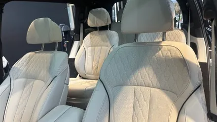 [ 경기광주 가죽시트코팅 ] \' BMW X7 \' 페이스리프트 신차 출고 후 기온쿼츠 레더쉴드 가죽시트코팅과 M40I 엠블럼 교체 / 성남, 판교, 분당, 용인