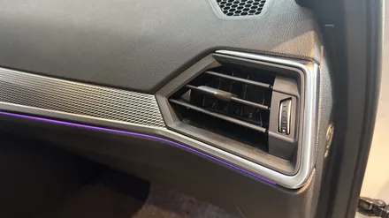 [ 성남동 세차 ] \' BMW 330E \' 디테일링 작업과 스톤칩 발생으로 순정 BMW 페인트 붓펜으로 커버업 / 성남, 판교, 분당, 용인