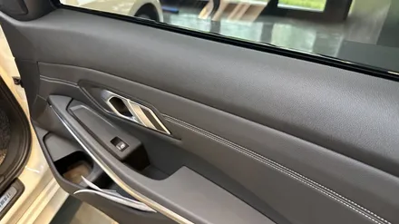 [ 성남동 세차 ] \' BMW 330E \' 디테일링 작업과 스톤칩 발생으로 순정 BMW 페인트 붓펜으로 커버업 / 성남, 판교, 분당, 용인