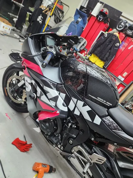 [천안랩핑][업성동랩핑] S/G 에스게러지ㅣGSX-R1000ㅣ타이니봇 글로스 핑크젤리ㅣ부분랩핑 및 데칼 / 천안 업성동