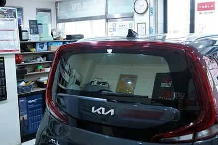 [기아 쏘울 EV] 블랙썬팅에서 반사로 필름! 로얄시리즈 701 재시공으로 완성한 스타일과 열차단 (ft. 시그널 블랙) 동작구 관악구 썬팅 전문 / 서울 관악