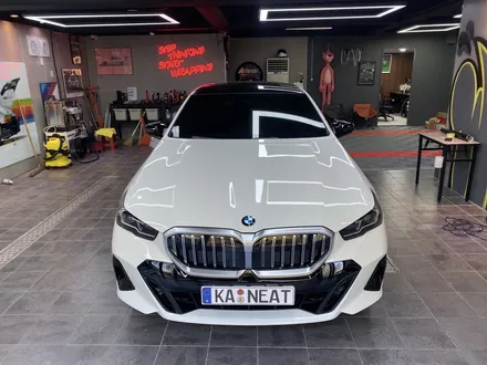 부산 BMW530I 아이코닉 글로우 키드니 그릴 랩핑 / 부산 해운대구