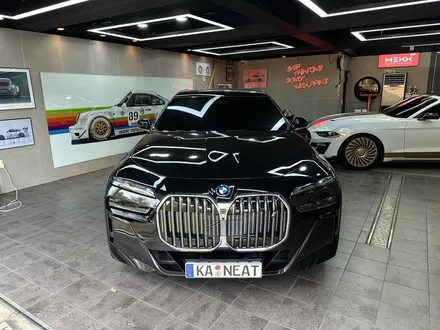 부산 랩핑 BMW 740i 전체 외관 정리｜크롬죽이기 + 블랙 유광 휠도색으로 완성도 끌어올리다 / 부산 해운대구