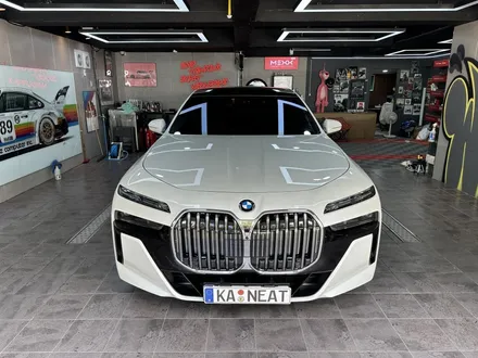 해운대 랩핑 BMW 740d, 블랙 대신 GT실버로 완성한 투톤랩핑 / 부산 해운대구