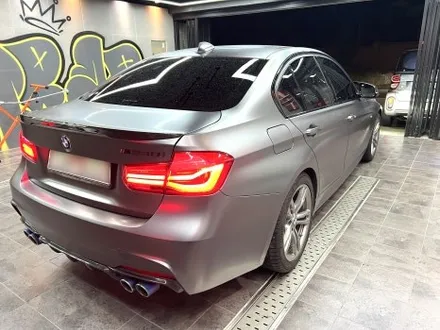 부산 자동차 랩핑 BMW 3시리즈 사틴 다크 그레이 전체 랩핑으로 볼륨감 극대화하기! / 부산 해운대구