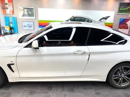 부산랩핑 BMW 4시리즈 쿠페 사틴블랙 전체랩핑으로 묵직하고 깔끔한 쿠페로 만들기! [TINYBOT] / 부산 해운대구