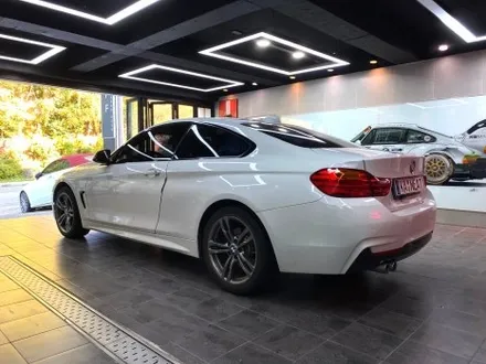 부산랩핑 BMW 4시리즈 쿠페 사틴블랙 전체랩핑으로 묵직하고 깔끔한 쿠페로 만들기! [TINYBOT] / 부산 해운대구