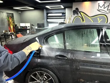 부산 자동차랩핑 BMW M5 컴페티션 사틴블랙 전체랩핑을 통해 강렬한 스포츠 세단으로 변신하기[에이버리] / 부산 해운대구