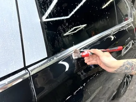 부산 랩핑 BMW I7 사틴 다크 그레이 투톤 랩핑(듀오톤 랩핑)으로 고급스러운 분위기 연출하기 / 부산 해운대구