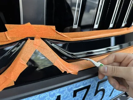 부산 크롬죽이기 BMW i5 아이코닉 그릴 세로그릴 고광택 블랙 랩핑 시공 / 부산 해운대구