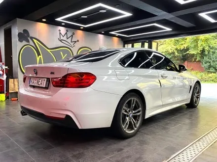 부산랩핑 BMW 4시리즈 쿠페 사틴블랙 전체랩핑으로 묵직하고 깔끔한 쿠페로 만들기! [TINYBOT] / 부산 해운대구
