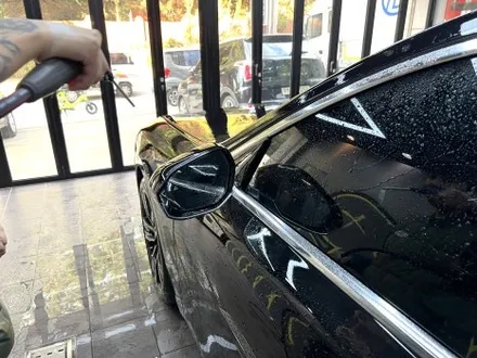 부산 랩핑 BMW I7 사틴 다크 그레이 투톤 랩핑(듀오톤 랩핑)으로 고급스러운 분위기 연출하기 / 부산 해운대구