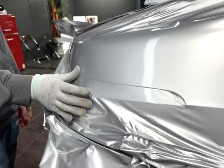 부산 투톤랩핑 BMW i7 듀오톤랩핑 시공으로 럭셔리한 플래그십 세단 표현하기! [3M 화이트 알루미늄] / 부산 해운대구