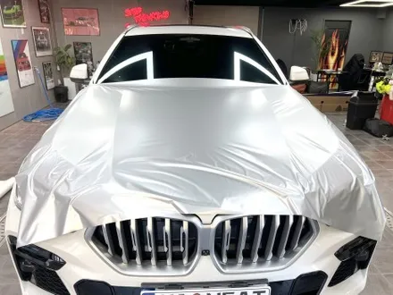부산랩핑 BMW X6 듀오톤(투톤) 랩핑 사틴 실버 메탈릭으로 고급스럽게 / 부산 해운대구