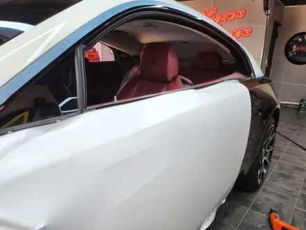 부산 자동차 랩핑 롤스로이스 레이스 사틴 화이트 전체 랩핑을 통해 럭셔리한 쿠페로 변신! [ 포인트 코치 라인] / 부산 해운대구