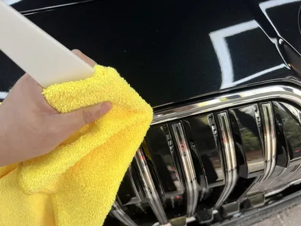 부산 랩핑 BMW I7 사틴 다크 그레이 투톤 랩핑(듀오톤 랩핑)으로 고급스러운 분위기 연출하기 / 부산 해운대구