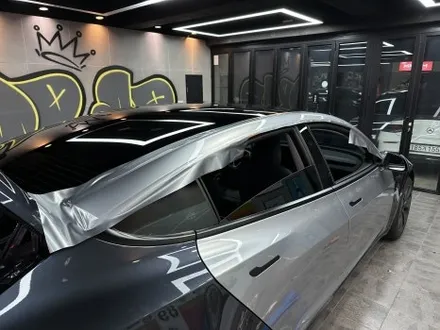 부산랩핑 테슬라 모델3 고광택 GT실버 랩핑, 순정 컬러와 차원이 다른 선택 / 부산 해운대구