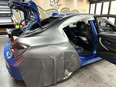 부산 자동차 랩핑 BMW 3시리즈 사틴 다크 그레이 전체 랩핑으로 볼륨감 극대화하기! / 부산 해운대구