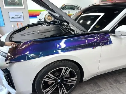 부산랩핑 BMW i7 투톤 랩핑 듀오톤 랩핑으로 온 우주를 담은듯한 색상의 차량으로 변신! / 부산 해운대구