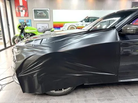 부산 자동차랩핑 BMW M5 컴페티션 사틴블랙 전체랩핑을 통해 강렬한 스포츠 세단으로 변신하기[에이버리] / 부산 해운대구