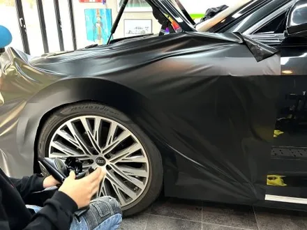 부산 해운대 랩핑 아우디 A8L 전체랩핑, 크롬죽이기를 통해 상반된 올블랙 차량으로 변신! / 부산 해운대구