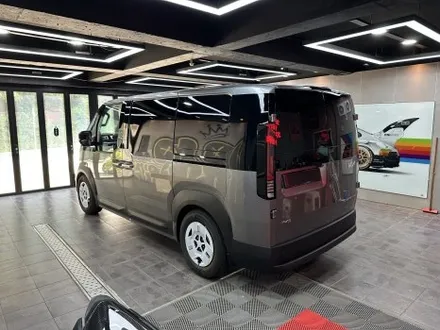 부산랩핑 PV5 카고 범고래 랩핑, 실버 바디를 더욱 세련되게 완성하다 / 부산 해운대구