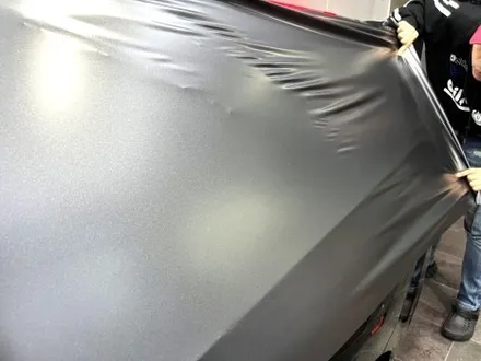 부산 랩핑 BMW I7 사틴 다크 그레이 투톤 랩핑(듀오톤 랩핑)으로 고급스러운 분위기 연출하기 / 부산 해운대구
